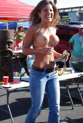 Esposas em topless