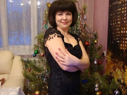 ロシアのトリアッティ出身の美しい成熟したブルネットのエフゲニヤ