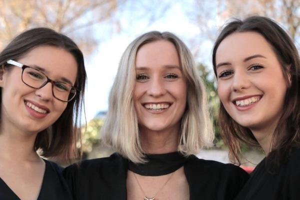 FILLES DE NOUVELLE-ZÉLANDE