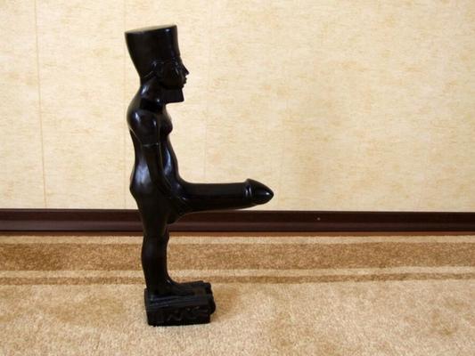statue suck