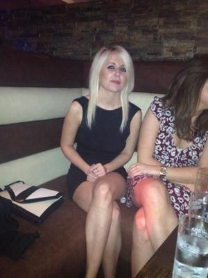 Salope Rachel, petits seins fermes, longues jambes, cul rond et gai, elle est tellement fu