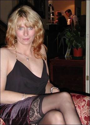 hooker milf showing in hotel lobby