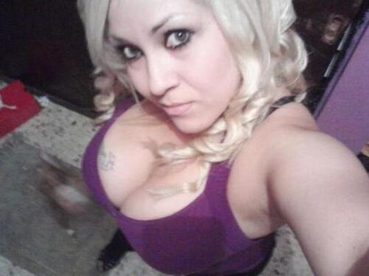 - LOIRA QUENTE DE PEITOS GRANDES