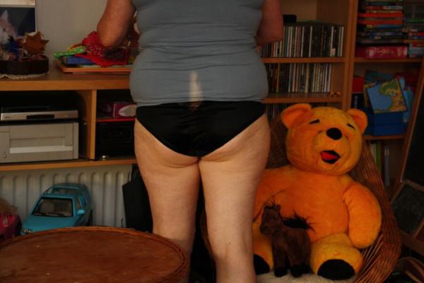 culotte et pieds noirs