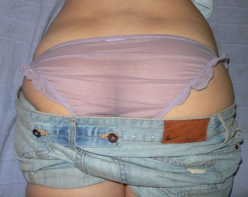 パンティが透けて見える妻のかわいいお尻