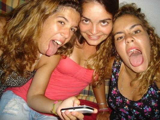 Adolescente de peitos pequenos, divirta-se fingindo, gozando nela ou legendando
