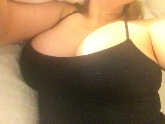 Wifejessxxx Wird von meinem Mann tief gefistet