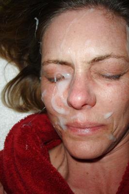 bebês usados ​​​​como alvos de gozada facial