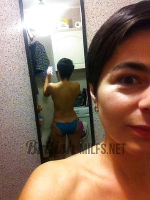 Short hair milf naked selfies