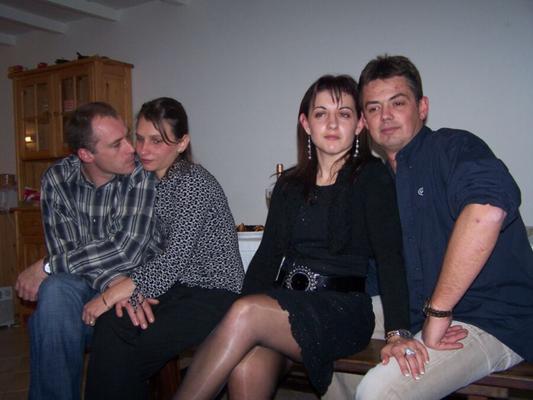 einmal im monat trifft sich die familie zum privaten abend
