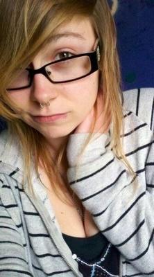 Quelqu'un a des photos de cette fille ? 