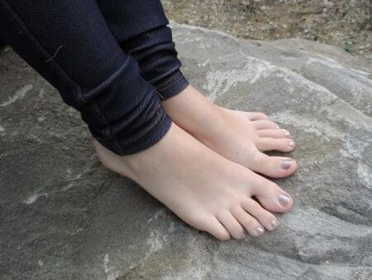 Cerrar los pies