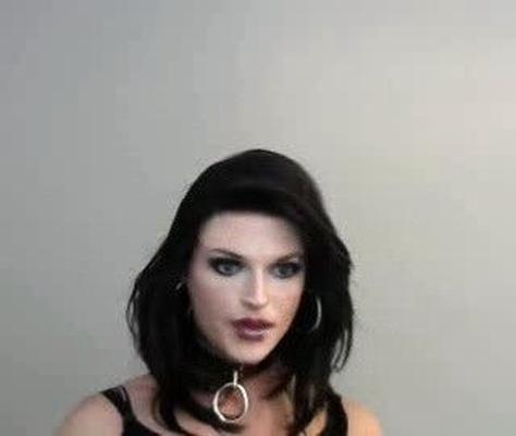 Sissy exposée sur webcam