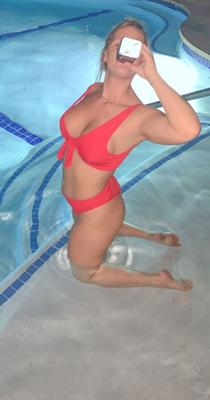 Not So Famous Amber from Texas loves Wendy&#;s