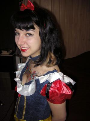Sara - Linda adolescente gótica siendo abusada muy duramente