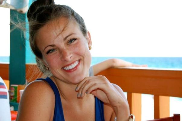 ¿Qué le harías a esta preciosa zorra y a su hermana perfecta?
