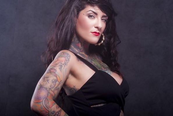 La dama del tatuaje es increíble.