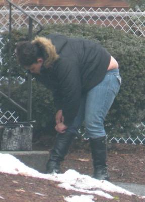 Super muffin top on latin woman, chunky thigh Af Am girl, THICK!