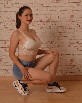 Горячие испанские большие сиськи Diana выставлены напоказ