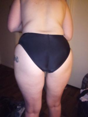 セクシーなお尻を披露