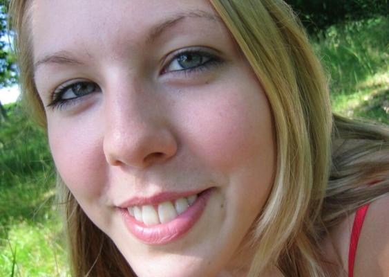 En plein air : Amateurin Christina lässt sich im Wald ficken