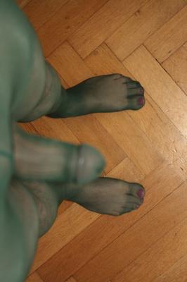 Rote Nägel in Grün – fick meine Frau