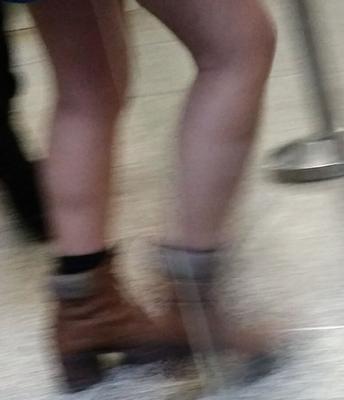 Jambes et pieds francs....