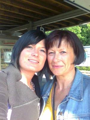 Mutter und Tochter so geil und sexy