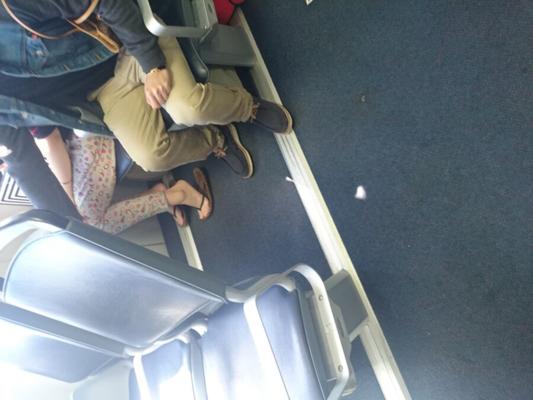 Pieds de filles candides