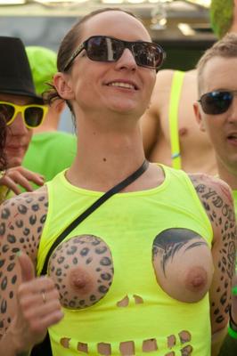 Partygirl 32