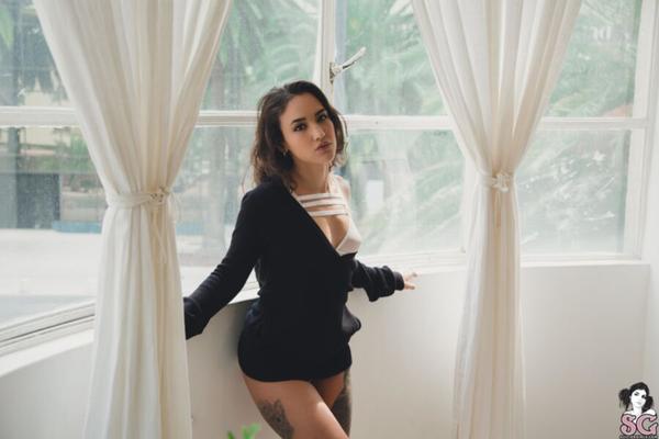 Nymphony - modelo gótica amadora!  