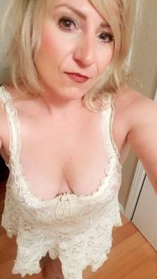 Selfies sexy de maman blonde