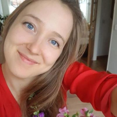 ポルノマスターによって奴隷にされた2人のクリスチャンの若い女性