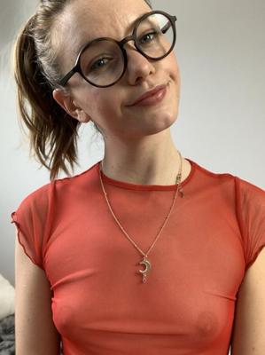 Reddit Rubia con Gafas