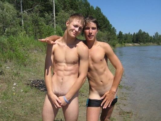 かわいくてクレイジーなロシアの男の子たち