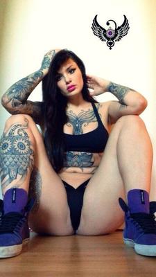 Garota Tatuada Amadora