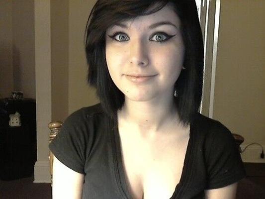 Perfecta Emo Morena Artista Chica