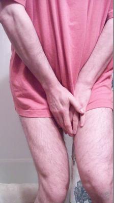 Porter juste une chemise rose