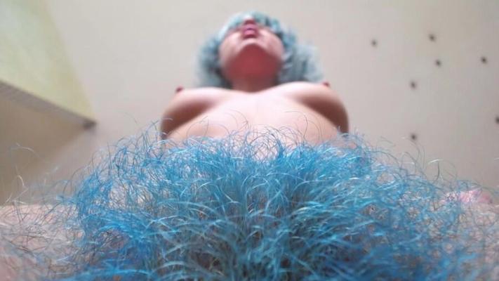 Petite ébène poilue (Pixiebab de Reddit)