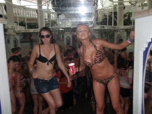 Loira burra chav Vicki. 