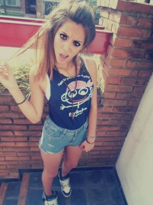 Carla enlouquecida por porra quer se sufocar com enormes postes pretos!