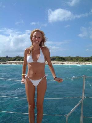 MILF blonde exposée