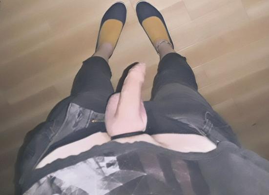 Jambes et bite de Sissy Girl - ErinSuckSlut