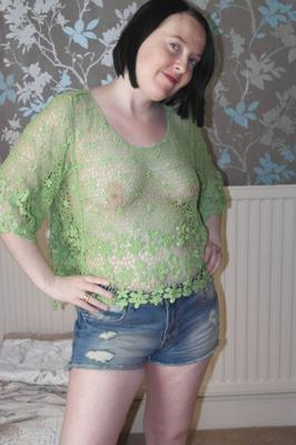 BELLE HALEY EN SHORT EN JEAN