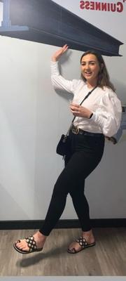 La estirada vaca engreída Rebecca necesita un gangfuck que
