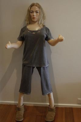 Poupée d'amour sexy en gris