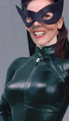 Die Frau gab sich als Batgirl oder Catwoman Cosplay aus