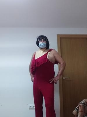 Примеряю свой новый розовый комбинезон
