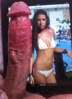 Эта горячая маленькая шлюшка хотела кончить на свои фотографии