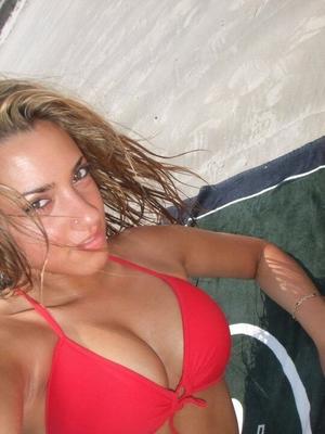 Fake/Kommentar/Bildunterschrift Strandschlampe Courtney
